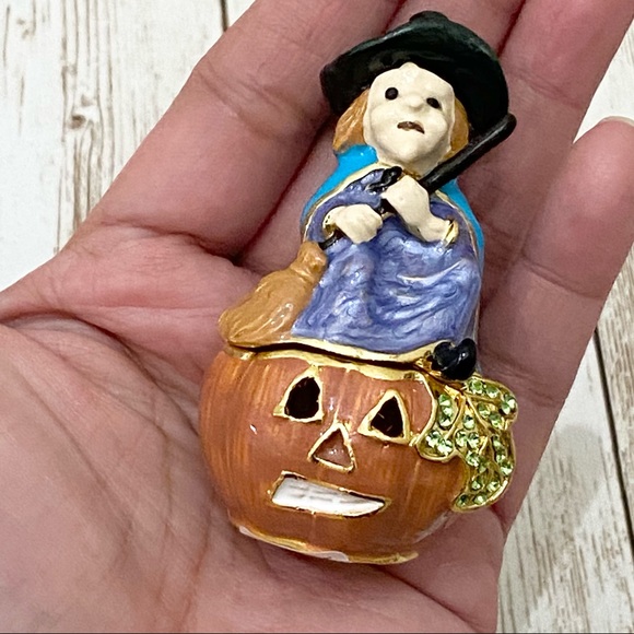 Artform Witchiepoo Halloween Enamel Trinket - Picture 5 of 15